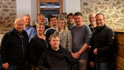 Bild: Franziska Danner
Diese Frauen und Männer der Freien Wählergemeinschaft Altfalter-Weiding-Richt kandidieren für die Gemeinderatswahl 2026.