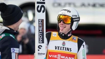 Bild: Matthias Schrader/AP/dpa
Domen Prevc fällt das Skispringen gerade leicht.
