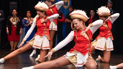 Symbolbild: Petra Hartl
Die Prinzengarden aus der Oberpfalz tanzen heuer nicht in der Nordgauhalle. Unser Bild zeigt die Garde der Faschingsgesellschaft Nabburg. Links im Hintergrund Präsidentin Gerlinde Graja.