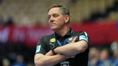 Bild: Sören Stache/dpa
Bundestrainer Alfred Gislason sieht der EM mit großer Vorfreude entgegen. (Archivbild)