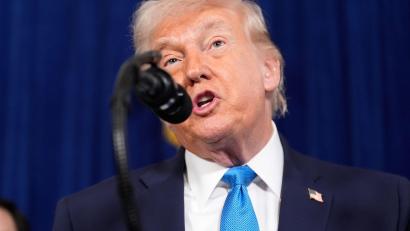 Bild: Alex Brandon/AP/dpa
Trump sagt, die USA würden Venezuela so lange führen, bis ein sicherer Machtwechsel stattfinden könne.