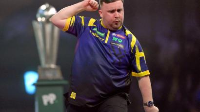 Bild: Dave Shopland/AP/dpa
Littler bejubelt sein Finish von 170 Punkten.