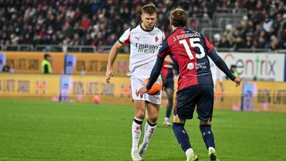 Bild: Luigi Canu/LiveMedia-IPA/ZUMA Press Wire/dpa
Niclas Füllkrug (l) kam zu einem schnellen Debüt für die AC Mailand.