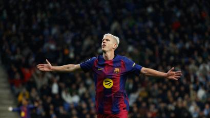 Bild: Joan Monfort/AP/dpa
Dani Olmo brachte den FC Barcelona mit einem sehenswerten Tor in Führung.