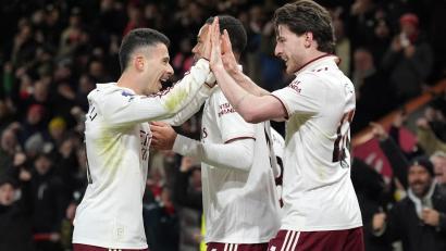 Bild: Andrew Matthews/PA Wire/dpa
Jubel beim FC Arsenal: Der Tabellenführer der Premier League siegt auch im neuen Jahr weiter.