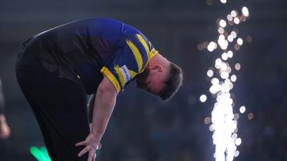 Bild: Dave Shopland/AP/dpa
Littler ist nach dem Titel überwältigt.