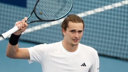 Bild: Mark Evans/AAP/dpa
Alexander Zverev bejubelt seinen ersten Sieg im neuen Tennis-Jahr.