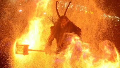 Bild: Kunz
Ein großes Feuerspektakel ist der 5. Rauhnachtslauf in der Weidener Innenstadt.