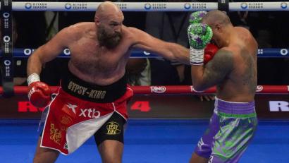Bild: Frank Augstein/AP/dpa
Will wieder boxen: Der ehemalige Schwergewichts-Weltmeister Tyson Fury (l). (Archivbild)