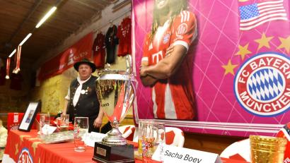 Bild: Hubert Ziegler
Alles war für den Empfang von Sacha Boey in Vilseck vorbereitet, dann musste Fanclub-Chef Josef Finster die kurzfristige Absage verkünden.