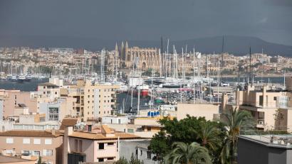 Bild: Clara Margais/dpa
Die Prügelattacke ereignete sich in der Hauptstadt der Urlaubsinsel. (Archivfoto)