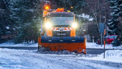 Bild: Armin Weigel/dpa
Bei Schnee und Glätte war es zuletzt zu vielen Unfällen im Freistaat gekommen.