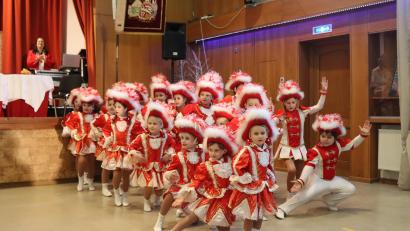 Bild: mfh
Die Eröffnung des Lilienballs erfolgt mit einem gemeinsamen Einmarsch der Bambini-, Kinder- und Teenie-Garde.