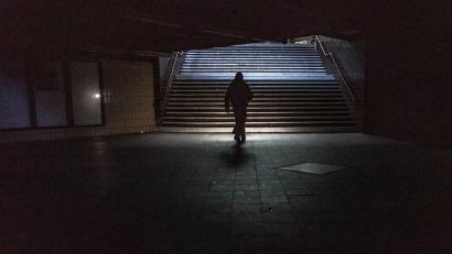 Bild: Michael Kappeler/dpa
Für viele ein Schock: Noch bis Donnerstag könnten Teile des Berliner Südwestens ohne Strom bleiben.