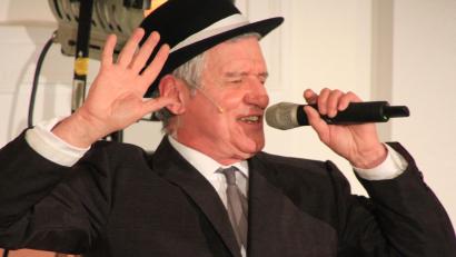 Bild: kro
Der Schauspieler und Sänger Michael Ophelders präsentierte in einer Hommage den US-amerikanischen Superstar und Entertainer Frank Sinatra.