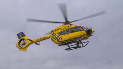 Bild: Peter Kneffel/dpa
Ein Rettungshubschrauber brachte den 34-Jährigen in ein Krankenhaus. (Symbolbild)