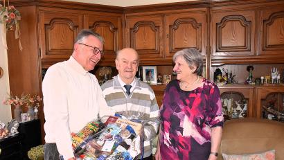 Bild: ubb
Jubilar Josef Zant (Mitte) und Bürgermeister Franz Stahl kennen sich seit vielen Jahren.