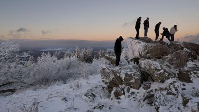 Bild: Boris Roessler/dpa
Erst ab Mitte der Woche soll es in Deutschland wieder etwas wärmer werden.