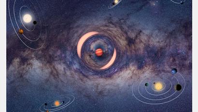 Bild: J. Skowron/K. Ulaczyk/OGLE/dpa
Die Illustration zeigt einen frei schwebenden Planeten, der das Licht eines dahinter liegenden Sterns ablenkt - ähnlich wie bei einem Brennglas.