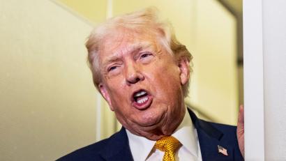 Bild: Alex Brandon/AP/dpa
US-Präsident Donald Trump droht der Führung der Islamischen Republik.