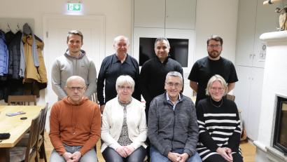 Bild: Lukas Lanzendörfer
Die Kandidaten der CWU-Liste. Sitzend von links Bernhard Achatz, Brigitte Hoffmann, Franz Schöner und Silke Zeislmeier. Stehend von links, Moritz Kilian, Oswald Kraus, Kamran Goorkany und Lukas Lanzendörfer.