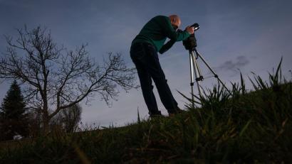 Bild: Frank Rumpenhorst/dpa
Die Zahl der Meldungen bei den Hobbyastronomen von Cenap wächst stetig seit einigen Jahren. (Archivbild)
