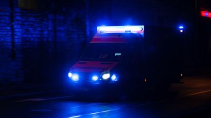 Bild: Nicolas Armer/dpa
Zwei der Verletzten brachte der Rettungsdienst in Krankenhäuser. (Symbolbild)