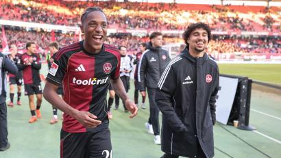 Bild: Daniel Löb/dpa
Muss den 1. FC Nürnberg nach nur einem halben Jahr wieder verlassen: Leihspieler Demba Diop (links). (Archivbild)