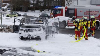 Bild: Roland Wellenhoefer
Ein Pkw ist in Erbendorf komplett abgebrannt. Die Ursache ist wohl ein technischer Defekt.