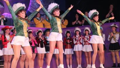 Bild: kro
Auch drei Tirschenreuther Tänzerinnen waren bei der Oberfrankengarde mit dabei.