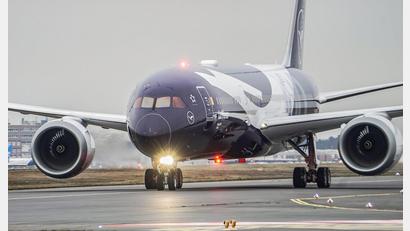 Bild: Andreas Arnold/dpa
Die Lufthansa schickt zum 100. Jahrestag sechs Jets in einer Sonderlackierung auf die Strecke.