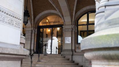 Bild: Alicia Windzio/dpa
Ein Mann soll jahrelang seine Familie gequält haben und steht deshalb ab Mitte Januar vor Gericht. (Archivbild)