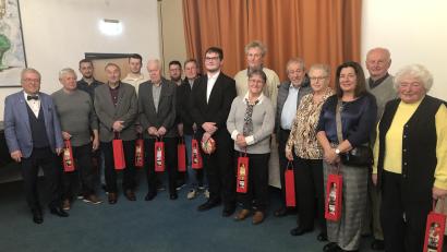 Bild: wro
Erneut von Bürgermeister Toni Dutz (links) geehrt wurden viele "Menschen des Jahres".