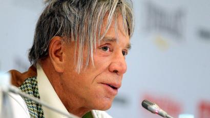 Archivbild: Maxim Shipenkov/EPA/dpa
Rourke wurde in den 1980er-Jahren mit dem Erotikdrama „9 1/2 Wochen“ bekannt.