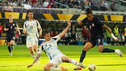 Bild: Jeff Wheeler/Star Tribune/AP/dpa
Vor Wechsel zum Hamburger SV: US-Stürmer Damion Downs (r).