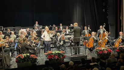 Bild: Susanne Schwab
Mit ihrem gemeinsamen Auftritt begeisterten das Württembergische Kammerorchester Heilbronn unter der Leitung von Chefdirigenten Risto Joost am Pult und dem jungen Violinisten Hans Christian Aavik das Publikum im Stadttheater.