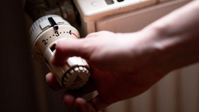 Bild: Fabian Sommer/dpa
Wegen der eisigen Kälte und einer Störung an der Heizungsanlage fällt an einer Schule im Nürnberger Land der Präsenzunterricht teilweise aus. (Symbolbild)