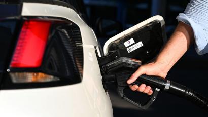 Bild: Monika Skolimowska/dpa-Zentralbild/dpa
Die CO2-Abgabe wird unter anderem auf Kraftstoffe erhoben. 21,4 Milliarden Euro kamen 2025 zusammen. (Symbolbild)