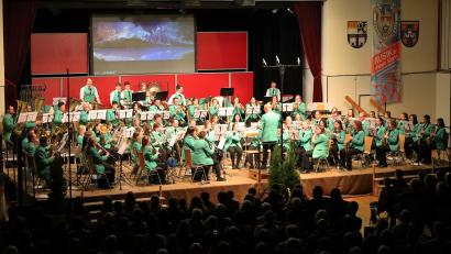 Bild: Franz Wagner
Die Jugendblaskapelle Nabburg, unter der Leitung von Markus Ferstl, entfachte beim Neujahrskonzert ein musikalisches Feuerwerk der Extraklasse.