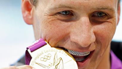 Bild: Patrick B. Kraemer/EPA/dpa
Ryan Lochte hat drei Olympia-Goldmedaillen versteigert. (Archivbild)
