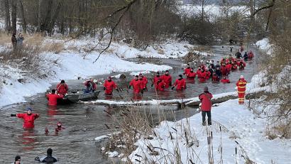 Bild: mma
Immer wieder hieß es waten und auch umgefallene Bäume zu überwinden.