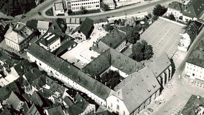 Luftbild: Werner Lischka
Das ist mal wieder eine sehr leichte Aufgabe, aber ein schönes Bild, wie wir meinen. Wo kreist unser Flugzeug heute?