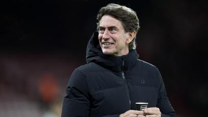 Bild: Andrew Matthews/PA Wire/dpa
Wegen eines Kaffeebechers mit Arsenal-Logo in der Kritik: Tottenham-Trainer Thomas Frank.