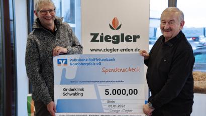 Bild: Gregor Ziegler GmbH 
Anlässlich seines 75. Geburtstags hat Gregor Ziegler (rechts) dem Klinikum Schwabing eine Spende in Höhe von 5.000 Euro überreicht.