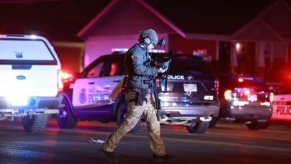 Bild: Rio Giancarlo/The Deseret News/AP/dpa
Eine Fahndung läuft.