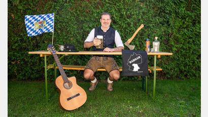 Bild: Bernd Schaffrath/exb
Beim Vogelmayer gibt es keinen Frontalunterricht, aber lernen kann das Publikum was im Musikkabarett-Programm "Bairisch für alle".