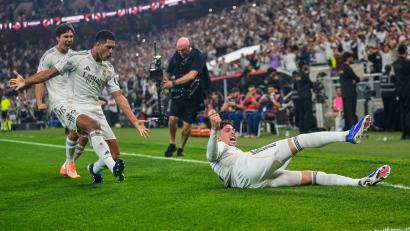 Bild: Altaf Qadri/AP/dpa
Sorgte für die frühe Führung für Real: Federico Valverde (r).