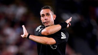 Bild: John Walton/PA Wire/dpa
Der frühere Premier-League-Schiedsrichter Coote wurde zu einer Bewährungsstrafe verurteilt. (Archivfoto)