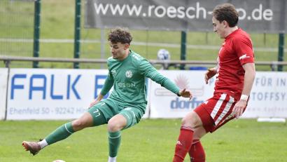 Archivbild: Hubert Ziegler
Taylan Avci (links) verlässt die DJK Gebenbach Richtung Stadeln.