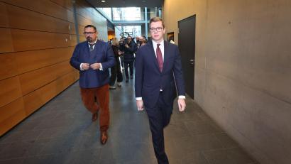 Bild: Karl-Josef Hildenbrand/dpa
Nach Ansicht des AfD-Politikers sollte das Verfahren eingestellt werden. (Archivbild)